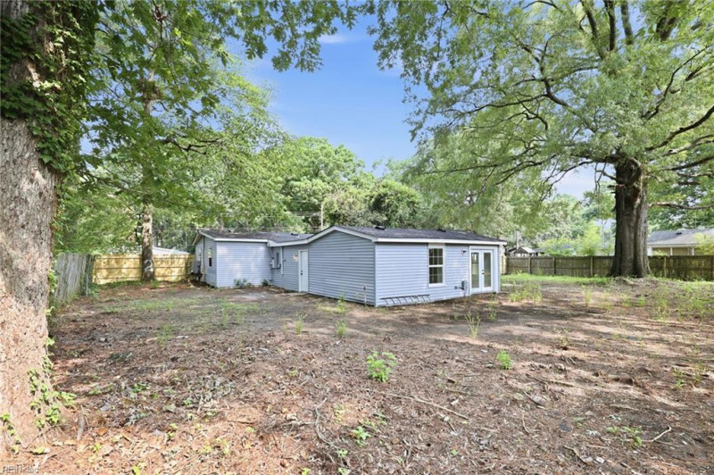 Photo 34 of 41 residential for sale in Chesapeake virginia