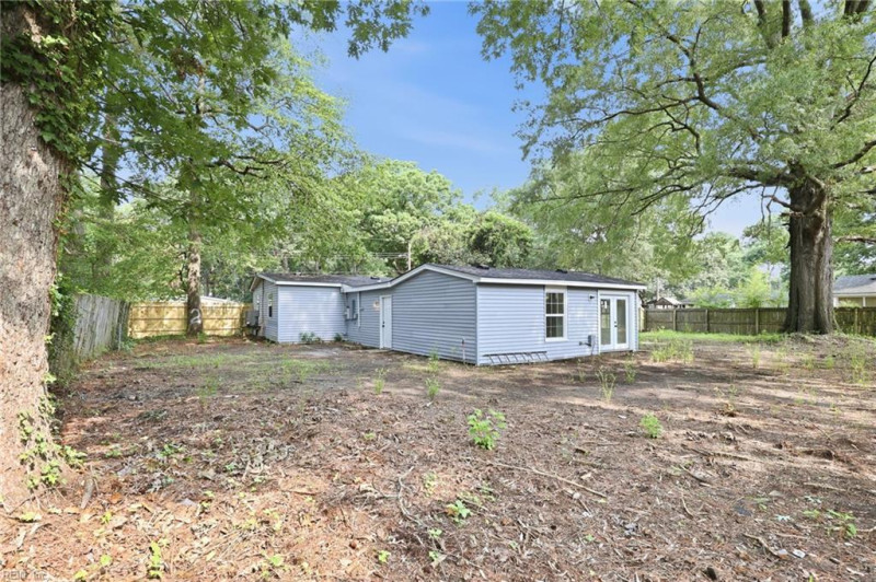 Photo 35 of 41 residential for sale in Chesapeake virginia