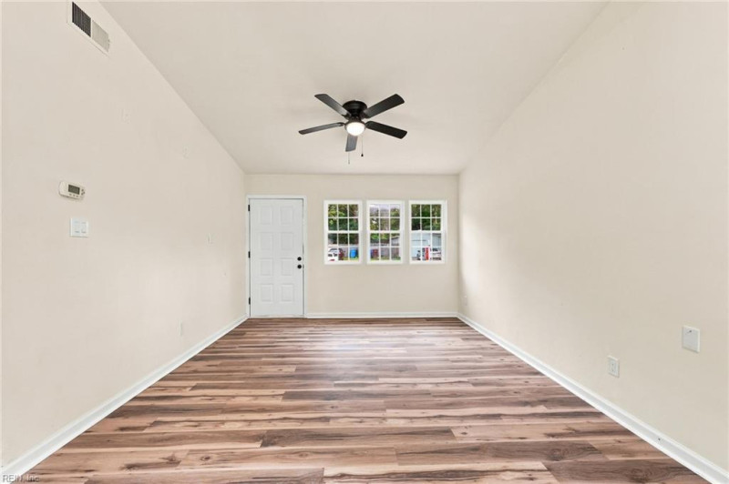 Photo 4 of 41 residential for sale in Chesapeake virginia