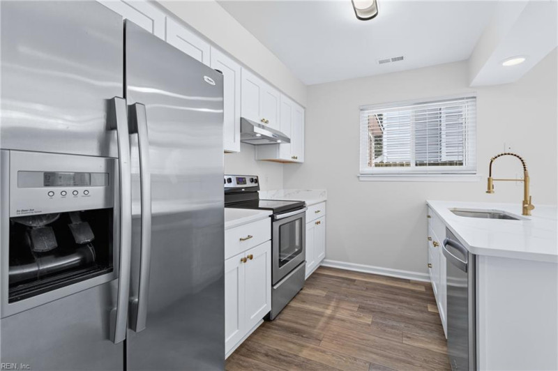 Photo 10 of 32 residential for sale in Virginia Beach virginia