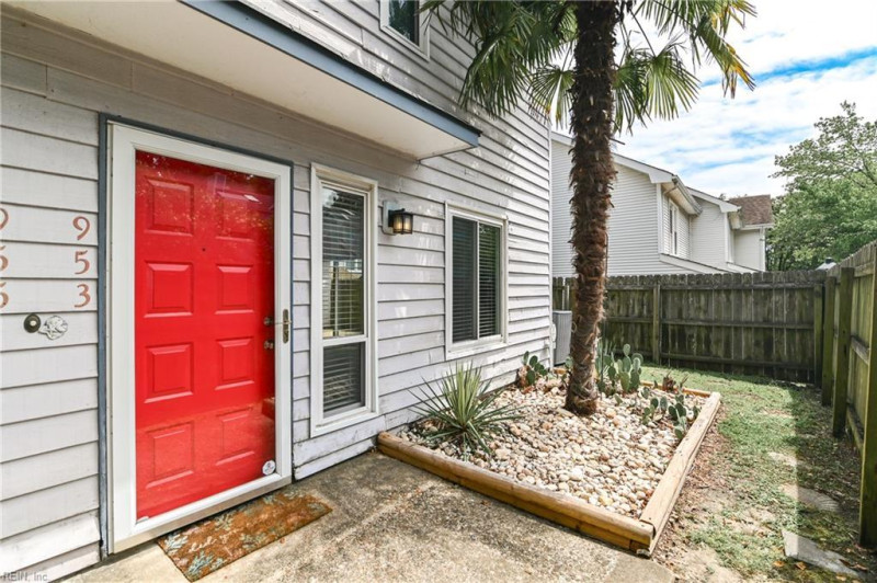 Photo 4 of 32 residential for sale in Virginia Beach virginia