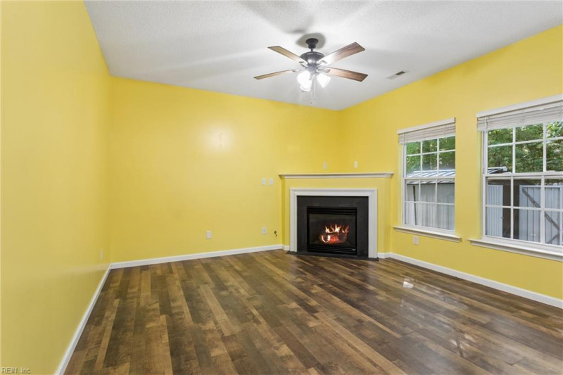 Photo 16 of 49 residential for sale in York County virginia