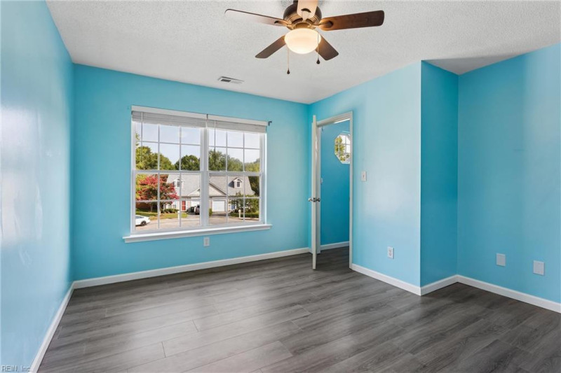 Photo 40 of 49 residential for sale in York County virginia