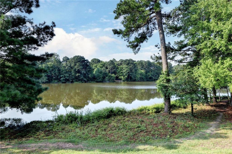 Photo 32 of 43 residential for sale in James City County virginia
