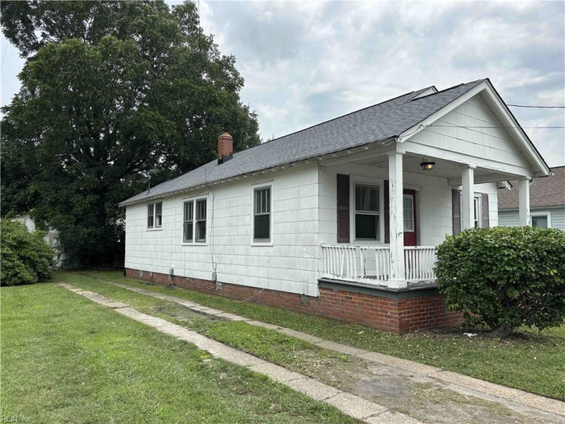 Photo 2 of 11 residential for sale in Hampton virginia