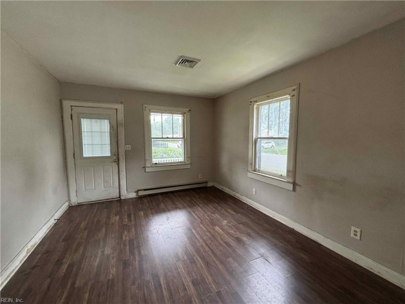 Photo 4 of 11 residential for sale in Hampton virginia