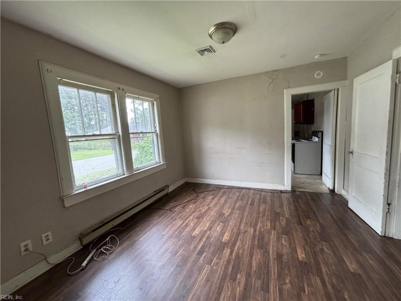 Photo 5 of 11 residential for sale in Hampton virginia