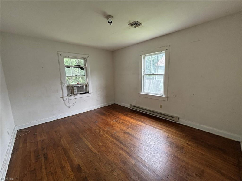 Photo 6 of 11 residential for sale in Hampton virginia