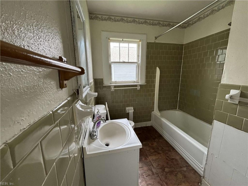 Photo 7 of 11 residential for sale in Hampton virginia