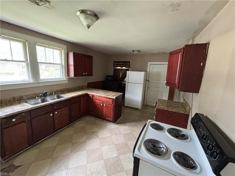 Photo 9 of 11 residential for sale in Hampton virginia