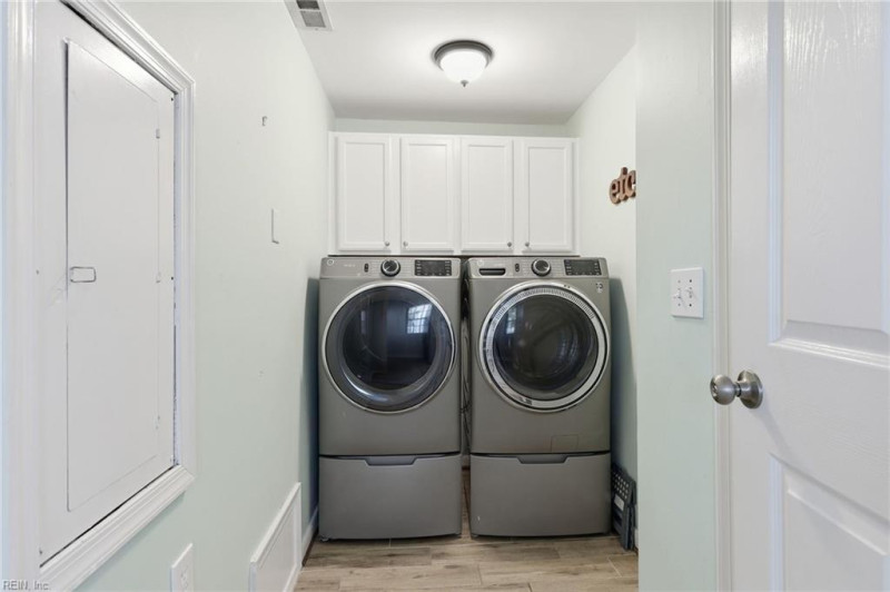 Photo 10 of 33 residential for sale in Norfolk virginia