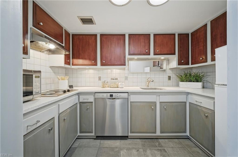 Photo 12 of 43 residential for sale in Virginia Beach virginia