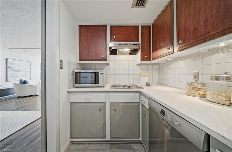Photo 14 of 43 residential for sale in Virginia Beach virginia