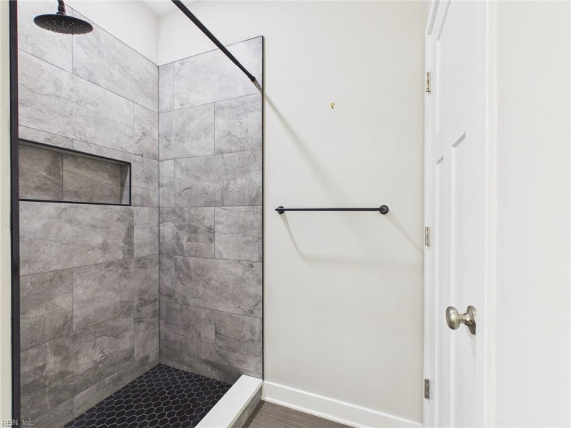 Photo 6 of 36 residential for sale in Hampton virginia