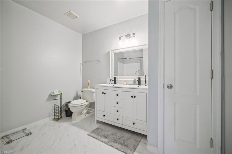 Photo 16 of 29 residential for sale in Suffolk virginia