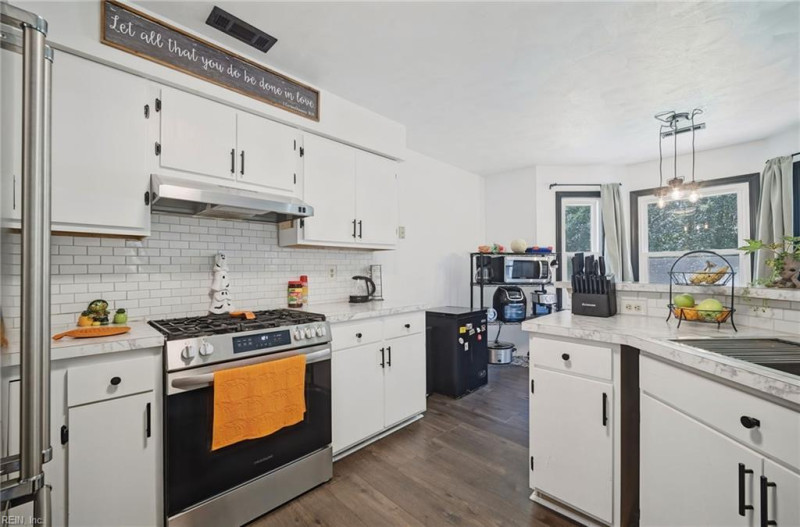 Photo 6 of 29 residential for sale in Suffolk virginia