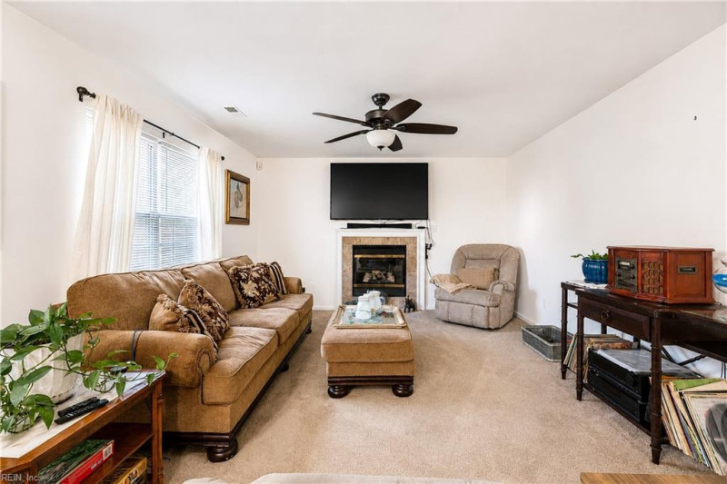 Photo 12 of 36 residential for sale in Hampton virginia
