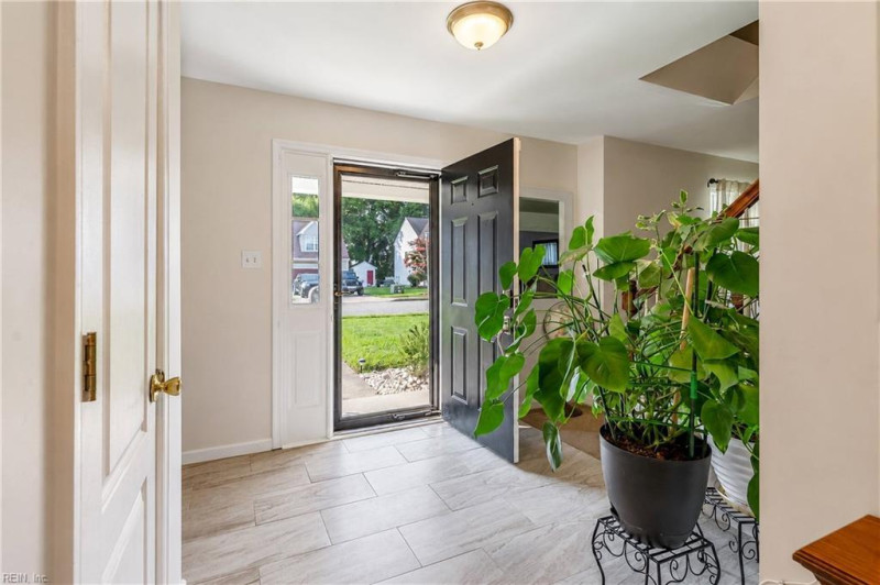 Photo 3 of 36 residential for sale in Hampton virginia