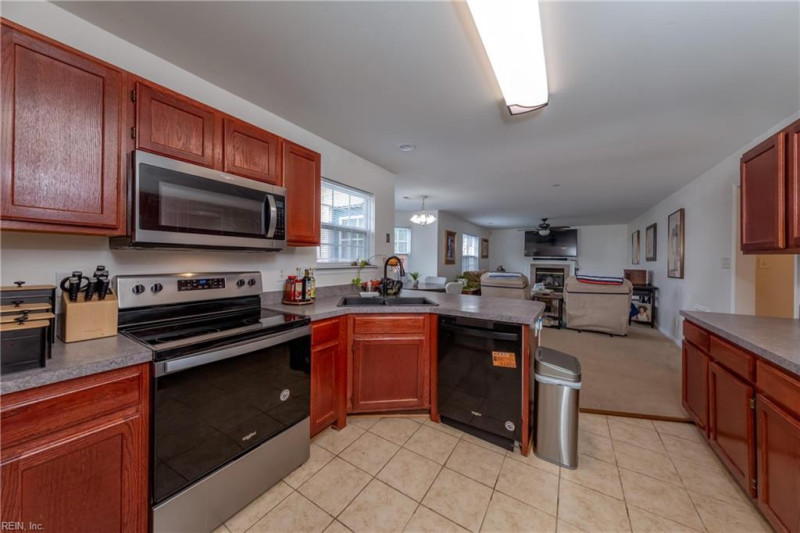 Photo 9 of 36 residential for sale in Hampton virginia