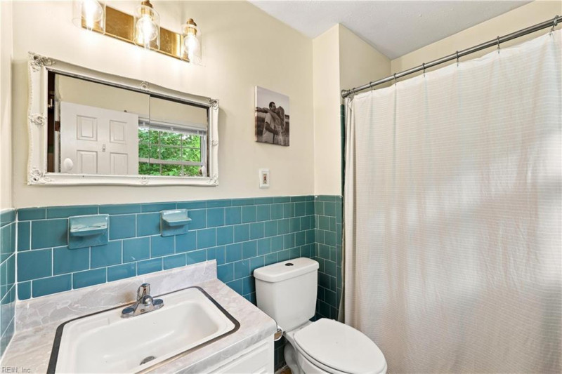 Photo 11 of 15 residential for sale in Chesapeake virginia