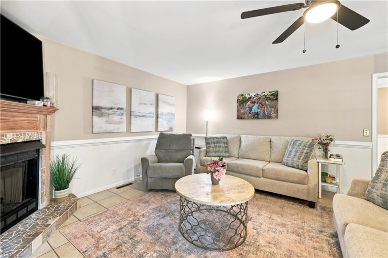 Photo 2 of 15 residential for sale in Chesapeake virginia