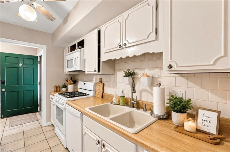 Photo 4 of 15 residential for sale in Chesapeake virginia