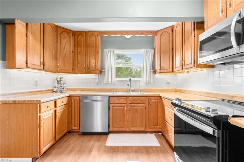 Photo 14 of 37 residential for sale in Virginia Beach virginia