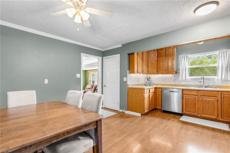 Photo 15 of 37 residential for sale in Virginia Beach virginia