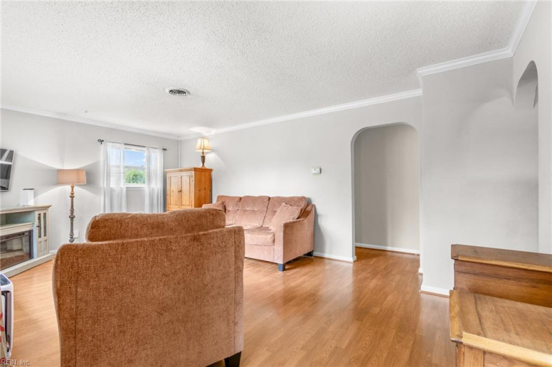 Photo 4 of 37 residential for sale in Virginia Beach virginia