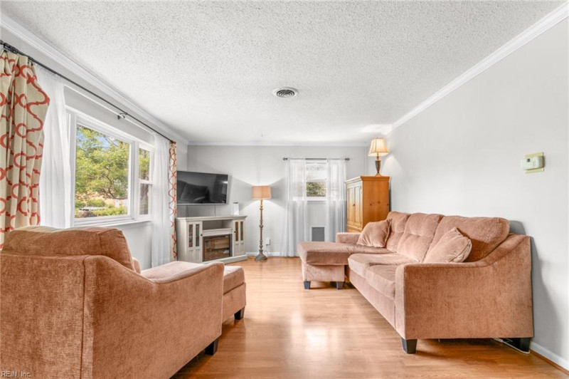 Photo 5 of 37 residential for sale in Virginia Beach virginia