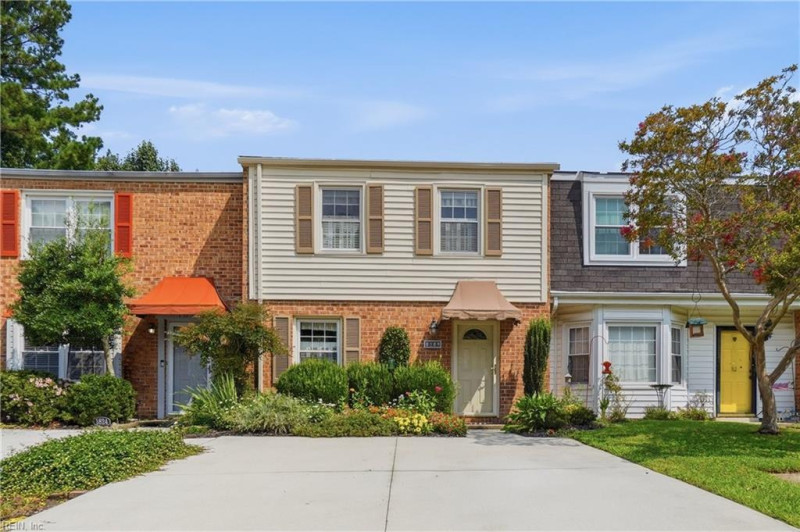 Photo 1 of 32 residential for sale in Virginia Beach virginia
