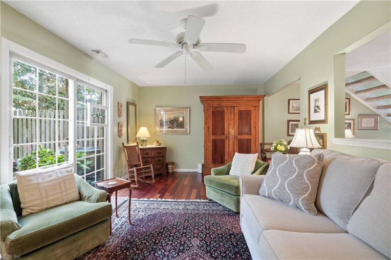 Photo 10 of 32 residential for sale in Virginia Beach virginia