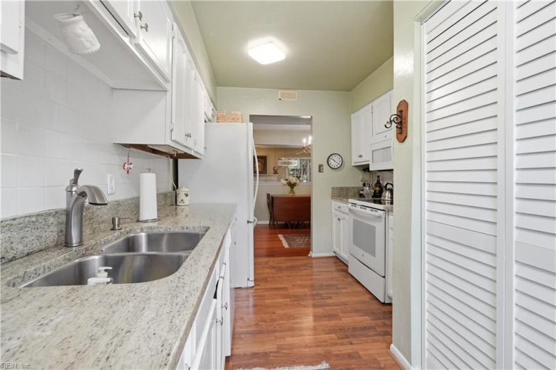 Photo 13 of 32 residential for sale in Virginia Beach virginia