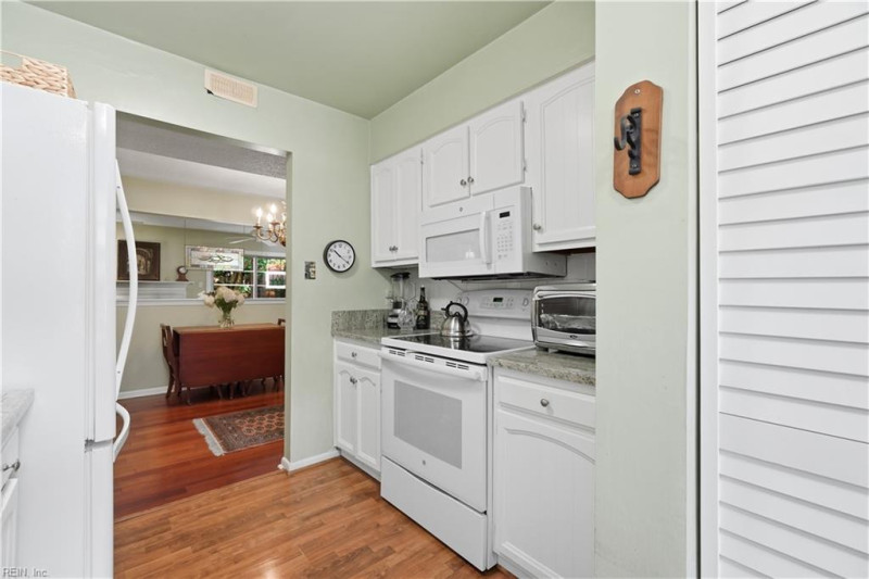 Photo 14 of 32 residential for sale in Virginia Beach virginia