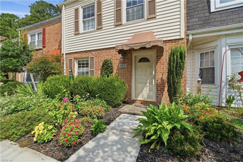 Photo 2 of 32 residential for sale in Virginia Beach virginia
