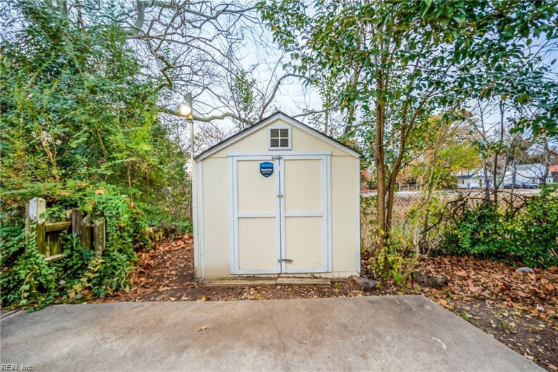 Photo 19 of 22 residential for sale in Chesapeake virginia