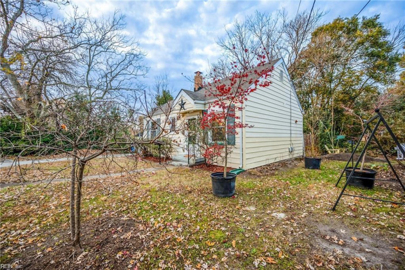Photo 3 of 22 residential for sale in Chesapeake virginia