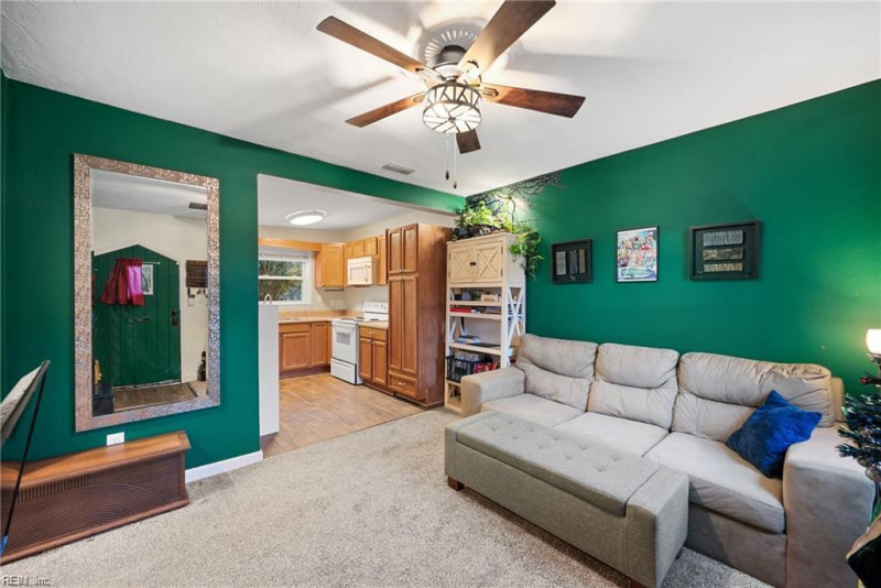 Photo 4 of 22 residential for sale in Chesapeake virginia