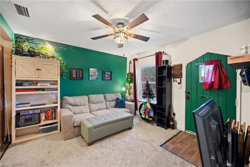 Photo 5 of 22 residential for sale in Chesapeake virginia