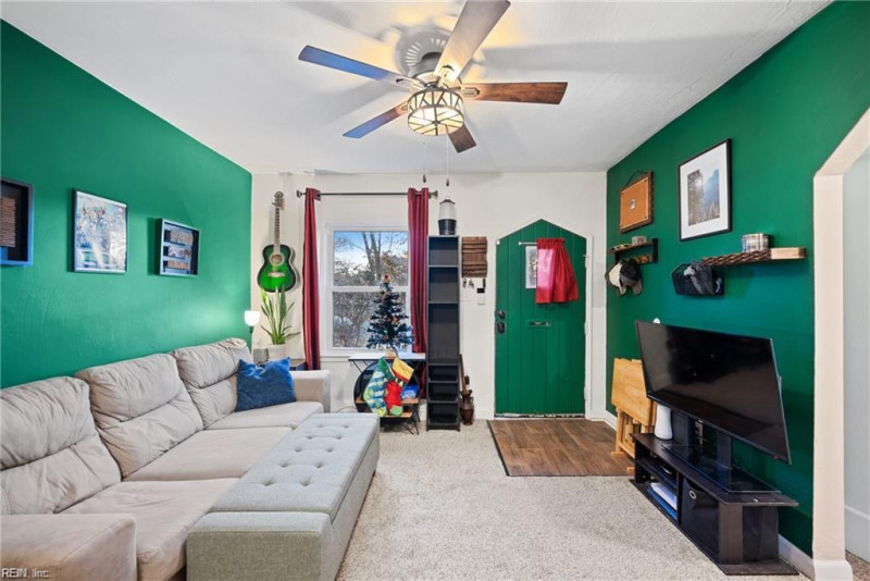 Photo 6 of 22 residential for sale in Chesapeake virginia