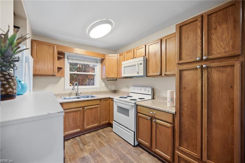 Photo 8 of 22 residential for sale in Chesapeake virginia