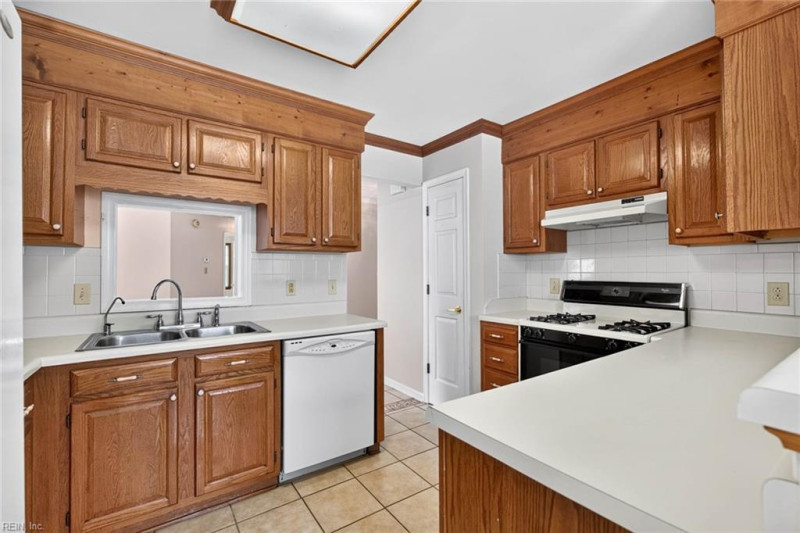 Photo 21 of 41 residential for sale in Virginia Beach virginia