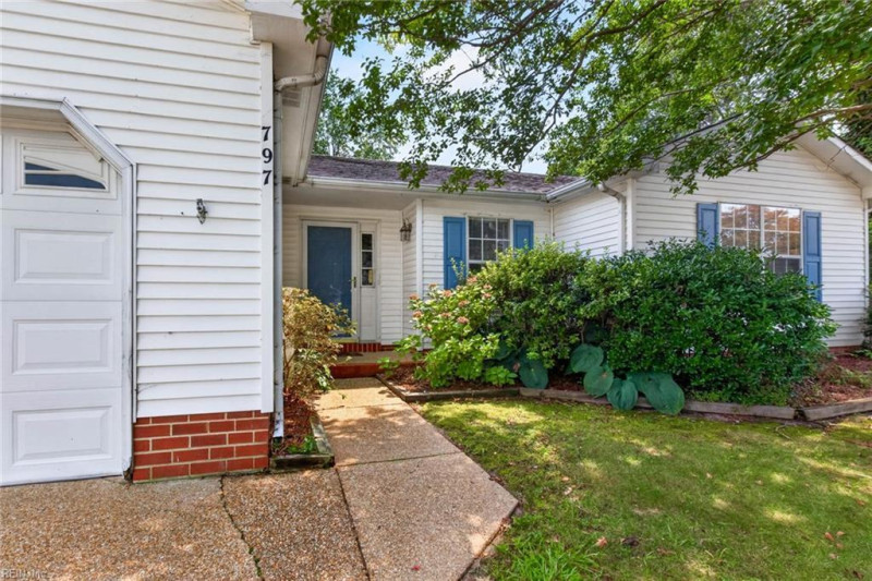 Photo 3 of 41 residential for sale in Virginia Beach virginia
