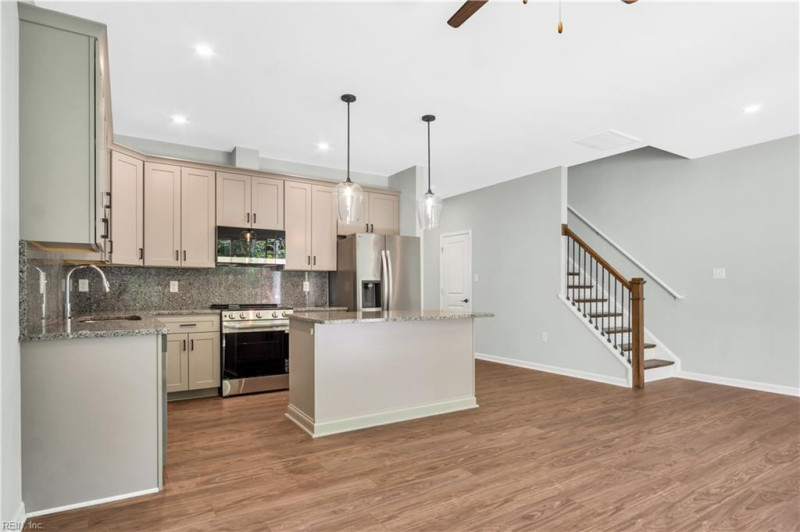 Photo 7 of 17 residential for sale in James City County virginia