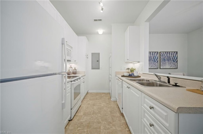 Photo 11 of 34 residential for sale in Virginia Beach virginia