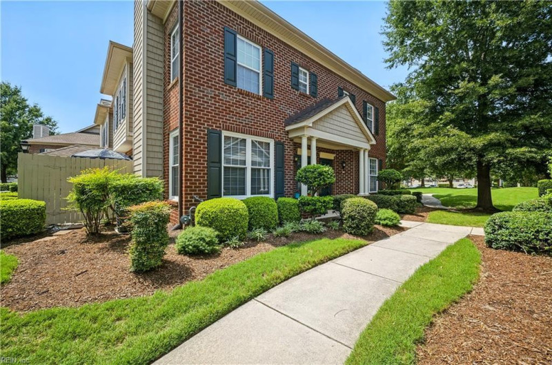 Photo 3 of 34 residential for sale in Virginia Beach virginia