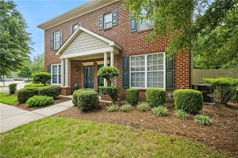 Photo 4 of 34 residential for sale in Virginia Beach virginia