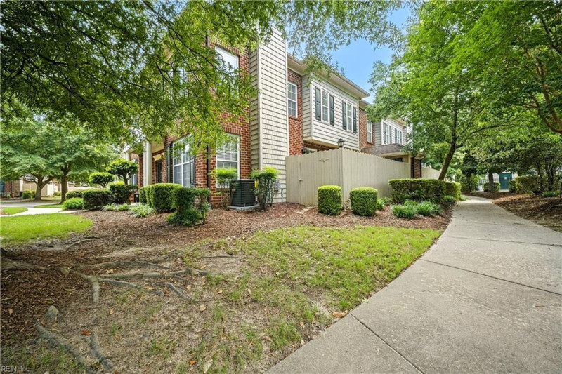 Photo 5 of 34 residential for sale in Virginia Beach virginia
