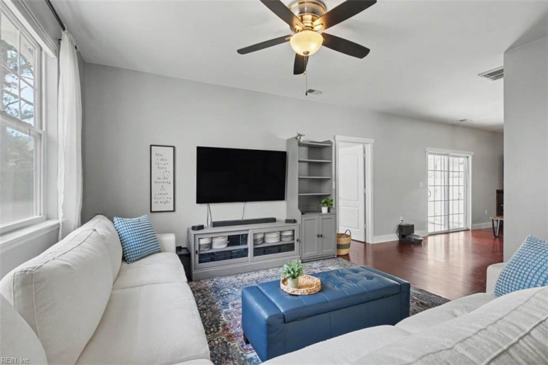 Photo 5 of 43 residential for sale in Chesapeake virginia