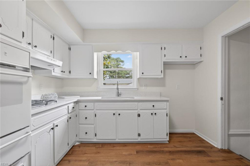 Photo 12 of 32 residential for sale in Portsmouth virginia